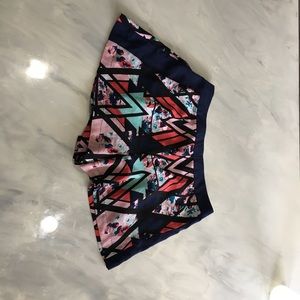 Navy pink flowy geometric w/ floral shorts/skort m